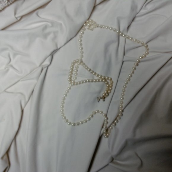 2 strands of artificial pearls for gifts or you! NWOT - Picture 2 of 2